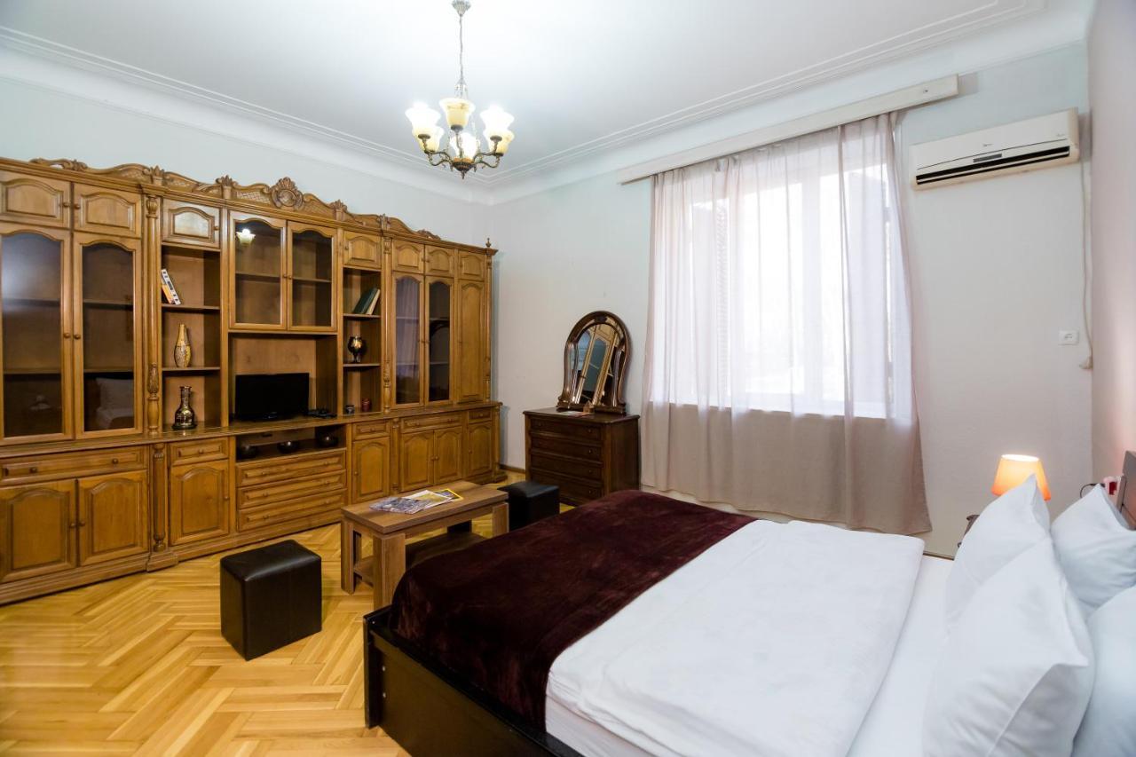 Apartment Gallery Rustaveli 1 Tbilisi Exterior foto