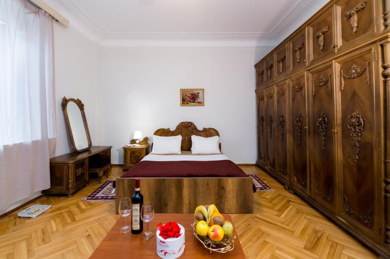Apartment Gallery Rustaveli 1 Tbilisi Exterior foto